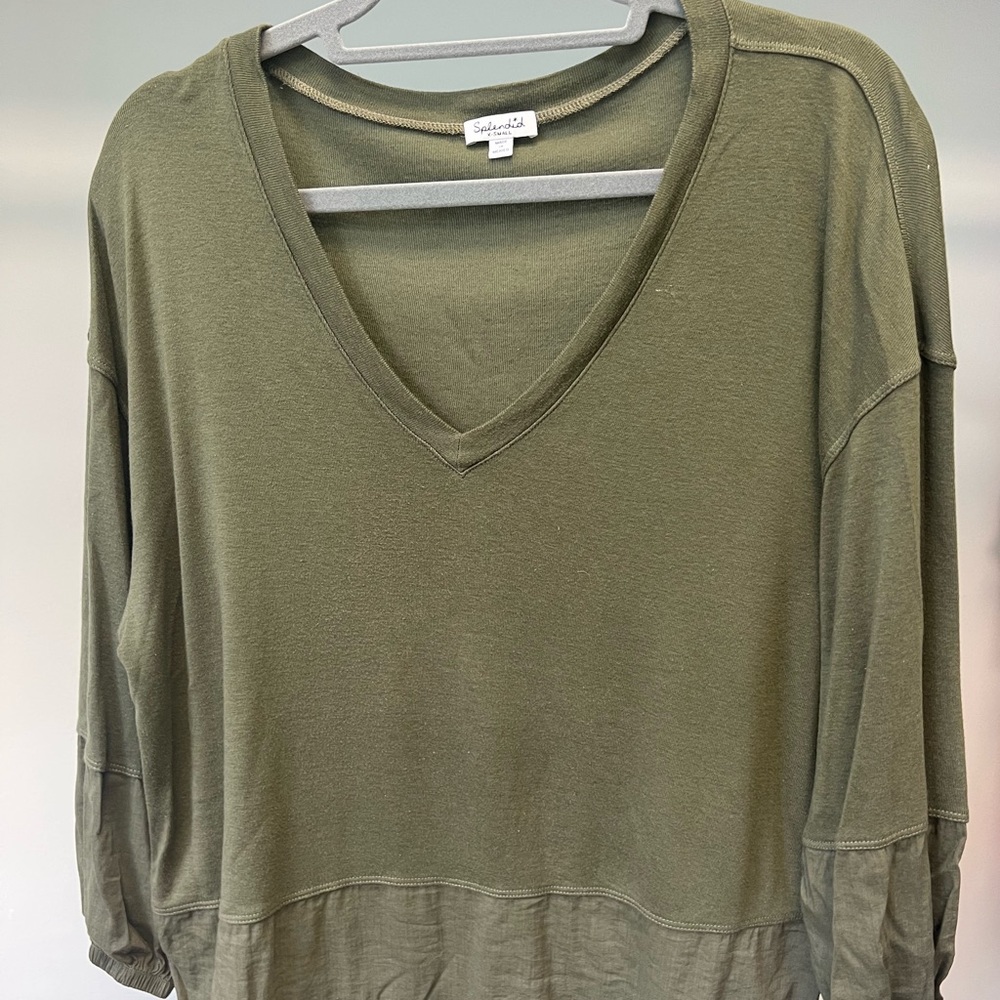 Splendid olive green long-sleeve tee with drawstring Size XS